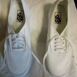 👟 White Vans
